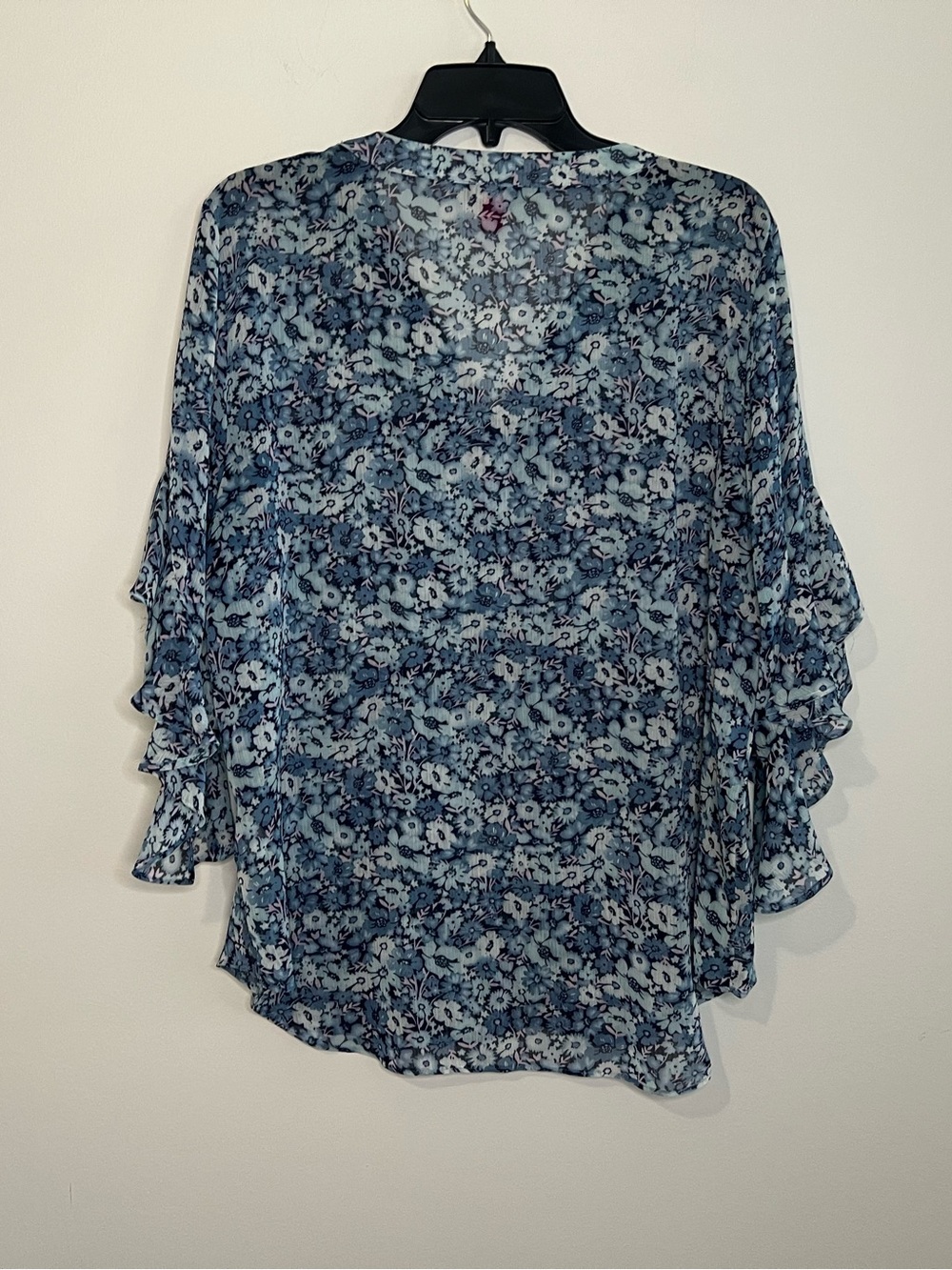 Vince Camuto Blue Floral Ruffle-Sleeve Blouse - Picture 2 of 4